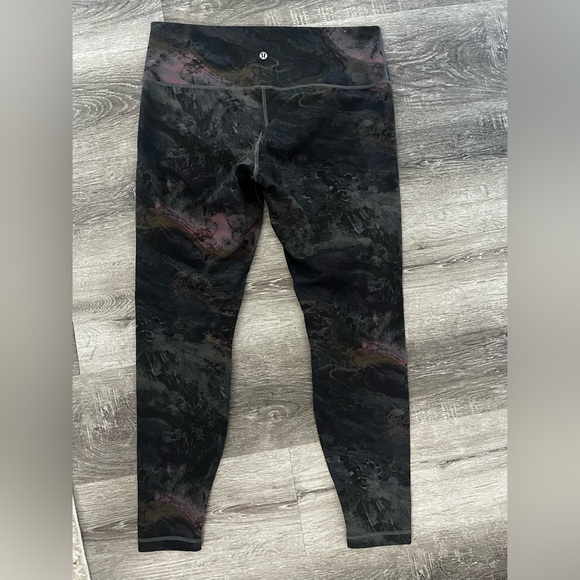 Lululemon Wunder Train leggings size 12 like new condition - Picture 4 of 4